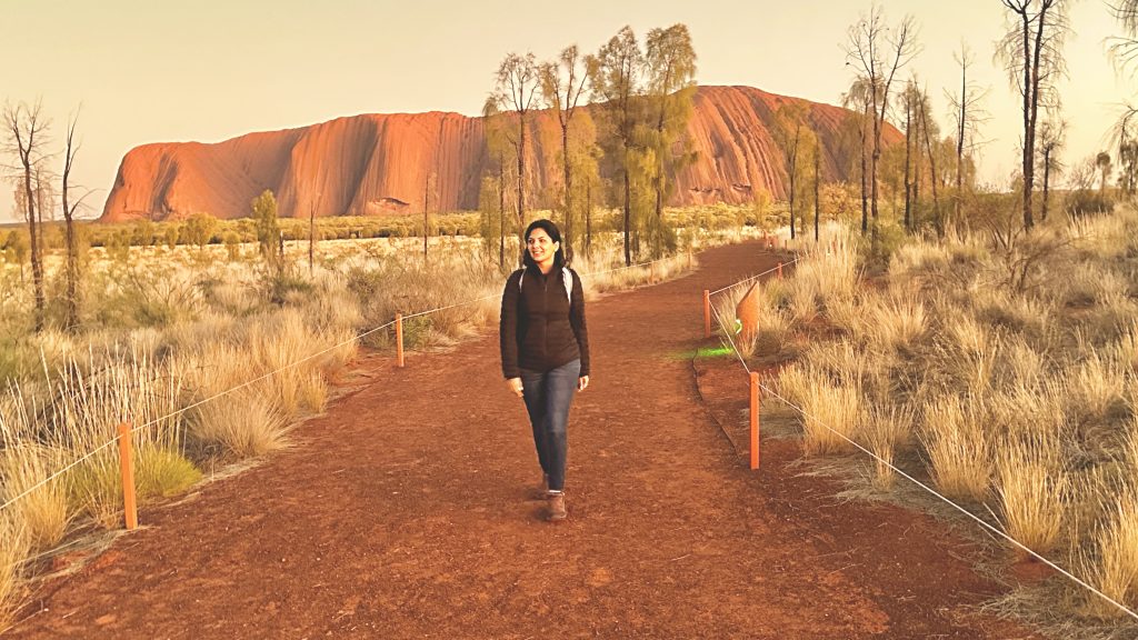wake up to see sunrise in Uluru